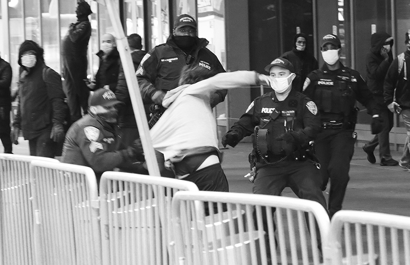 2020 : Streetlife : New York City : Times Square : Richard Moore : Photographer : Photojournalist